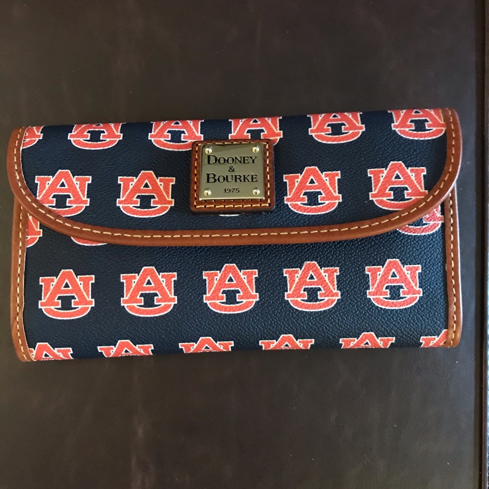 Dooney & Bourke Auburn wallet